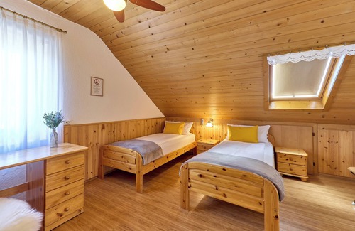Lautzenhausen Hotel | Guest Rated: 9/10 at Airport-Hotel Fortuna with Breakfast