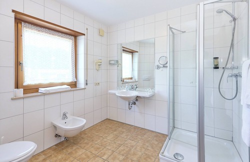 Lautzenhausen Hotel | Guest Rated: 9/10 at Airport-Hotel Fortuna with Breakfast