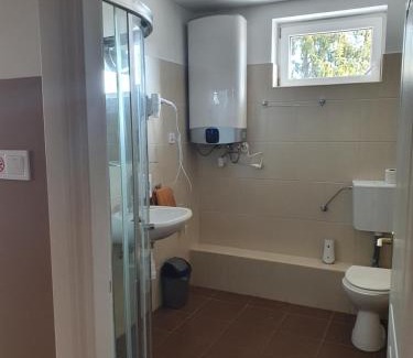 Vecses Apartment | Cozy Airport MicrostorePanzió: Child-Friendly Retreat