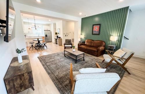 Donelson House | Convenient Stay Near Broadway and Opry Mills with Game Room
