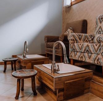 Arusha Cabin | Airport Planet Lodge
