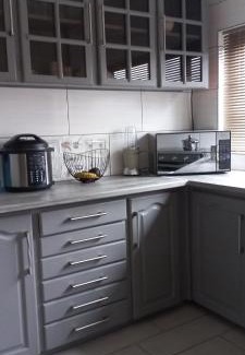 Greenfields House | Budget-Friendly Stay at Airport-way via Trent