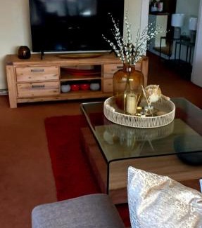Greenfields House | Budget-Friendly Stay at Airport-way via Trent