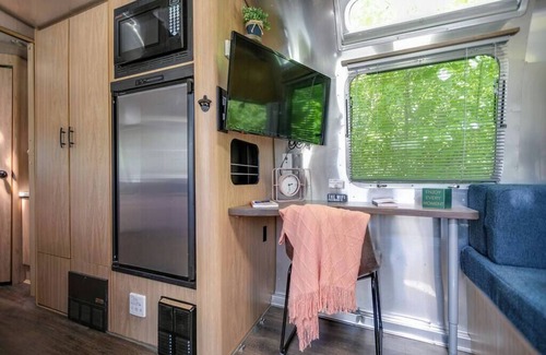 Franklin House | Experience Airstream Camping in Liepers Fork - Guest Rated 9/10