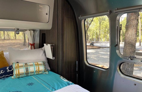 Vinita House | Top-Rated Airstream Suite at Lakeside Cabin - Family Friendly