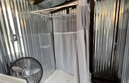 Bastrop House | Pet-Friendly Airstream Vibes on 90 Acres - Guest Rated 10/10
