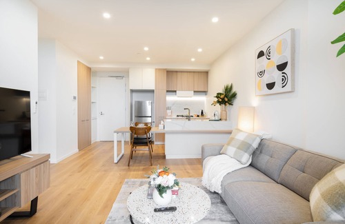 Heidelberg Heights Apartment | Bright Ivanhoe 1BR Apartment with Balcony & Free Parking