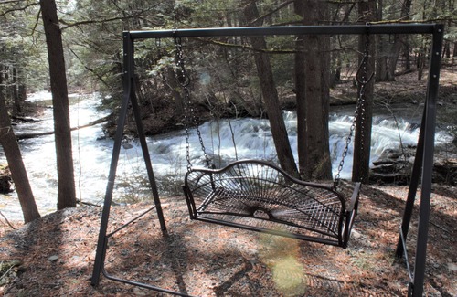 Kerhonkson House | Relaxing 3BR Retreat by a Roaring Creek - Guest Rated 9.8
