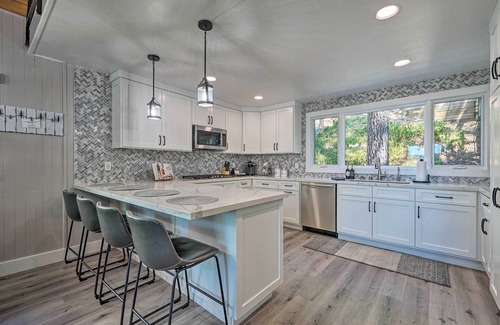 Lake Arrowhead Cabin | Inviting Alpine Retreat with Lake Arrowhead Views & Spa