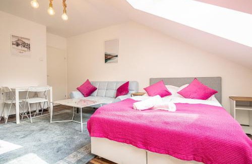 Penzing Apartment | Bright Studio in Penzing Area - Family-Friendly Retreat