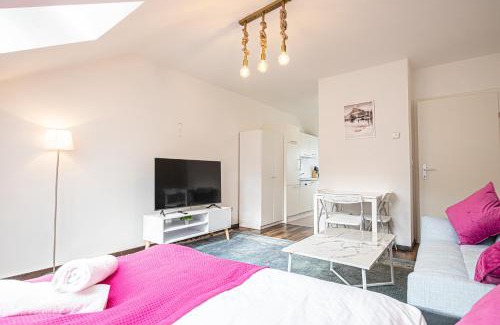 Penzing Apartment | Bright Studio in Penzing Area - Family-Friendly Retreat