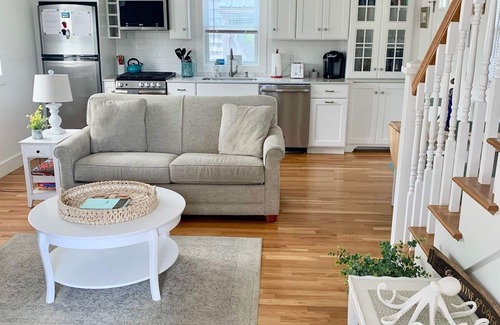 Provincetown House | Bright Beach Retreat: 10/10 Rated, Pet-Friendly Oasis