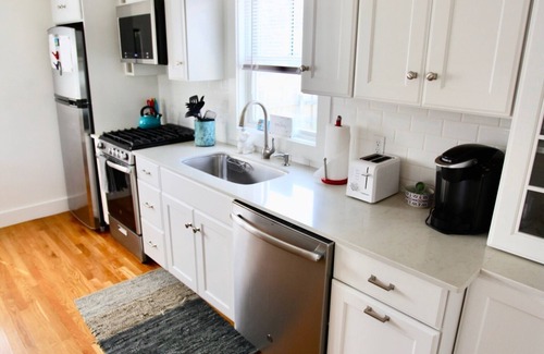 Provincetown House | Bright Beach Retreat: 10/10 Rated, Pet-Friendly Oasis