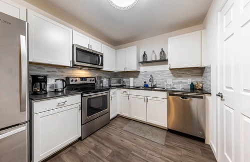 South Lamar Condo | Bright Airy Condo Near SoCo and Downtown Attractions