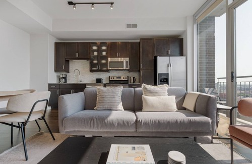 Waller Creek District Apartment | Modern Downtown Austin 1BR Near Rainey St with Pool & Gym
