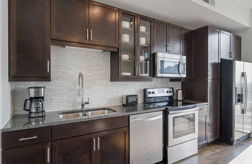 Waller Creek District Apartment | Modern Downtown Austin 1BR Near Rainey St with Pool & Gym