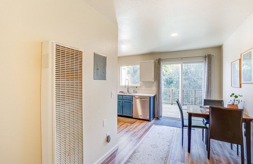 Rohnerville Apartment | Oceanfront Fortuna Apartment with Deck and Spa Amenities