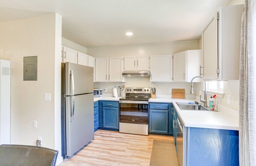 Rohnerville Apartment | Oceanfront Fortuna Apartment with Deck and Spa Amenities