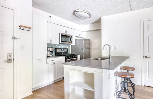 Exchange Place North Apartment | Inviting Jersey City 1BR with Gym & Elevators, near PATH