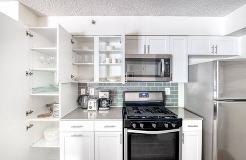 Exchange Place North Apartment | Inviting Jersey City 1BR with Gym & Elevators, near PATH