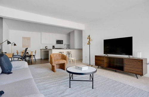 Sharon Heights Apartment | Modern Menlo Park 1BR Retreat with Pool & Gym Amenities