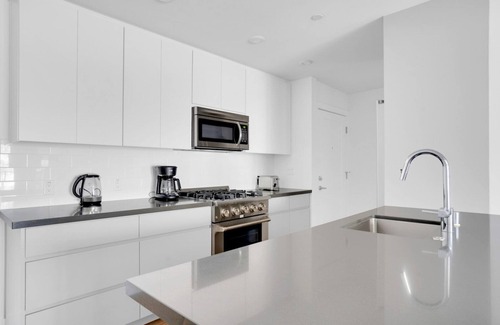 Sharon Heights Apartment | Modern Menlo Park 1BR Retreat with Pool & Gym Amenities