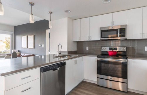 Mountain View Apartment | Inviting Mountain View 2BR with Pool & Fitness Center