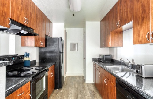 Shoreline West Apartment | Inviting Mountain View 1BR with Pool, Gym & Laundry Access