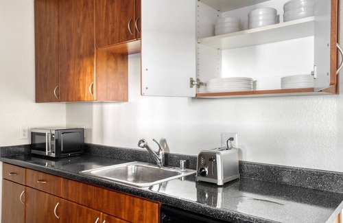 Shoreline West Apartment | Inviting Mountain View 1BR with Pool, Gym & Laundry Access