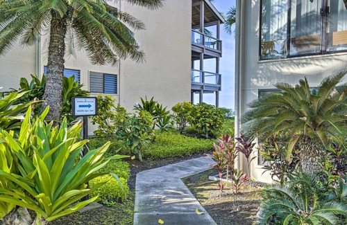 Kahaluu Bay Apartment | Oceanfront Kailua-Kona Retreat with Community Pool Access