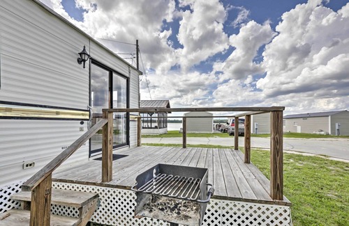 Silver Springs Cabin | Relaxing Silver Springs Resort Cabin - Steps from the Lake