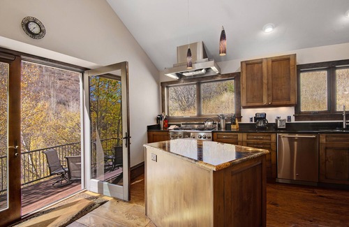 Vail House | Inviting Vail Townhome with Scenic Views and Hot Tub Access