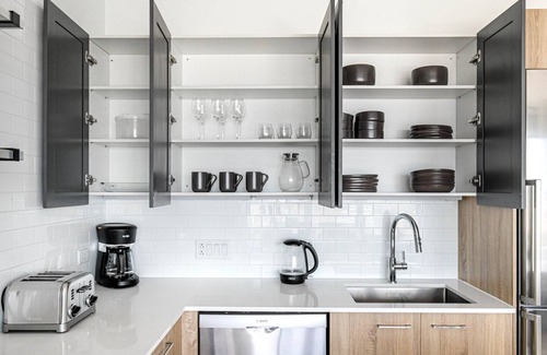 West Loop Apartment | Modern West Loop Studio with Pool, Gym & Pet-Friendly Options