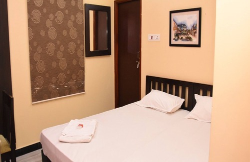 Ambattur Hotel | Budget-Friendly Aishwaryam Deshna Apartment with Breakfast