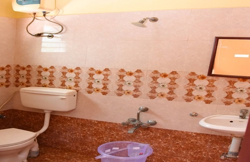 Ambattur Hotel | Budget-Friendly Aishwaryam Deshna Apartment with Breakfast