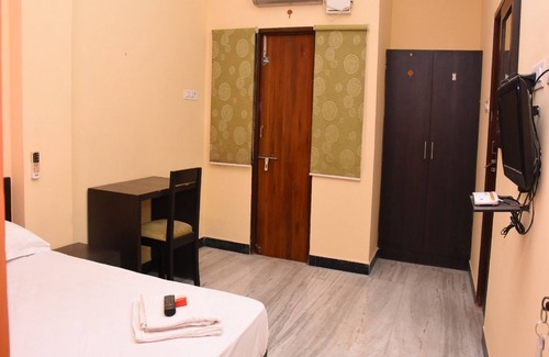 Ambattur Hotel | Budget-Friendly Aishwaryam Deshna Apartment with Breakfast