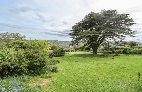 Briggswath House | Discover Aislaby Hall: Family-Friendly Retreat with Pool