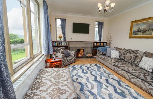 Briggswath House | Discover Aislaby Hall: Family-Friendly Retreat with Pool