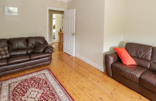 Foxford House | Pet-Friendly Aisling: Family-Approved with 8.5/10 Rating