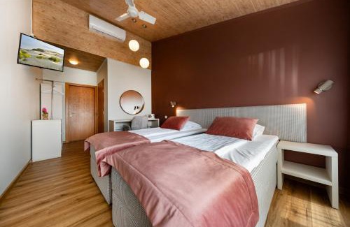Old Town House | Inviting Aismares: Family-Friendly Stay with Pool Access