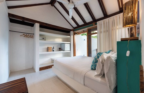 Palomino Hotel | Experience Aite Hotel: Poolside Bliss with Ocean Views