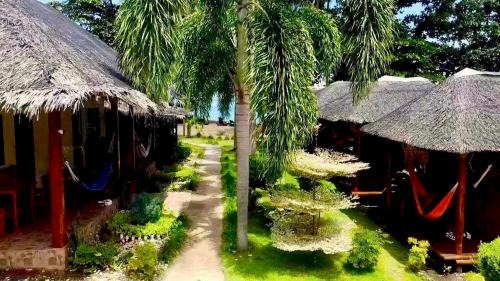 Dauin Resort | AivyMaes Divers Resort: Oceanfront Retreat with Breakfast