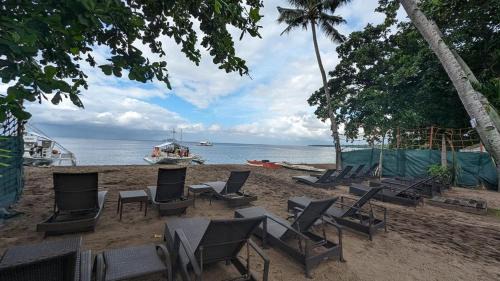 Dauin Resort | AivyMaes Divers Resort: Oceanfront Retreat with Breakfast