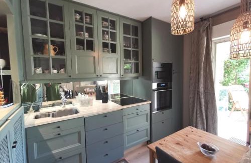 Est Apartment | Aix centre, 2 room apartment garden, parking