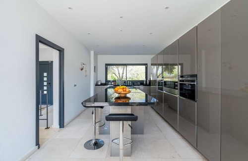 Nord House | Modern Aix-en-Provence Countryside Retreat with Private Pool