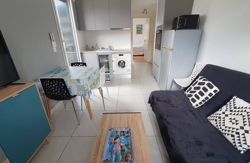 Aix-les-Bains Apartment | Prime Aix-les-Bains Grand Port T2 with Spa and Terrace