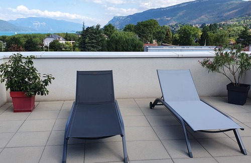 Aix-les-Bains Apartment | Prime Aix-les-Bains Grand Port T2 with Spa and Terrace