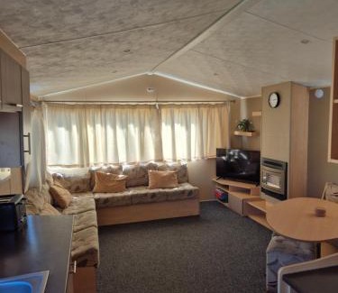 Ingoldmells Resort | Family-Friendly AJ Ray Properties A8 with Pet Amenities