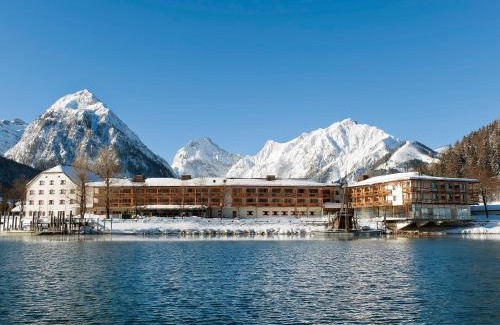 Pertisau Hotel | Experience Travel Charme Fürstenhaus with Private Pool & Ocean View