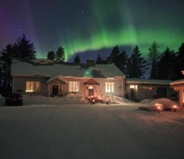 Kuusamo Bed & Breakfast | Discover Ajakka: Oceanfront Retreat with Hot Tub & Beach Access